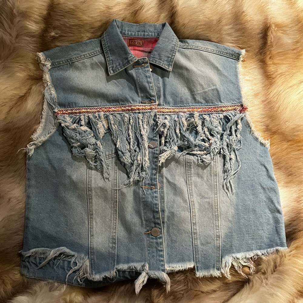 POL size Large denim vest with fringe
